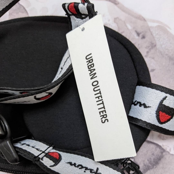 Champion fanny pack/side bag - Picture 3 of 3